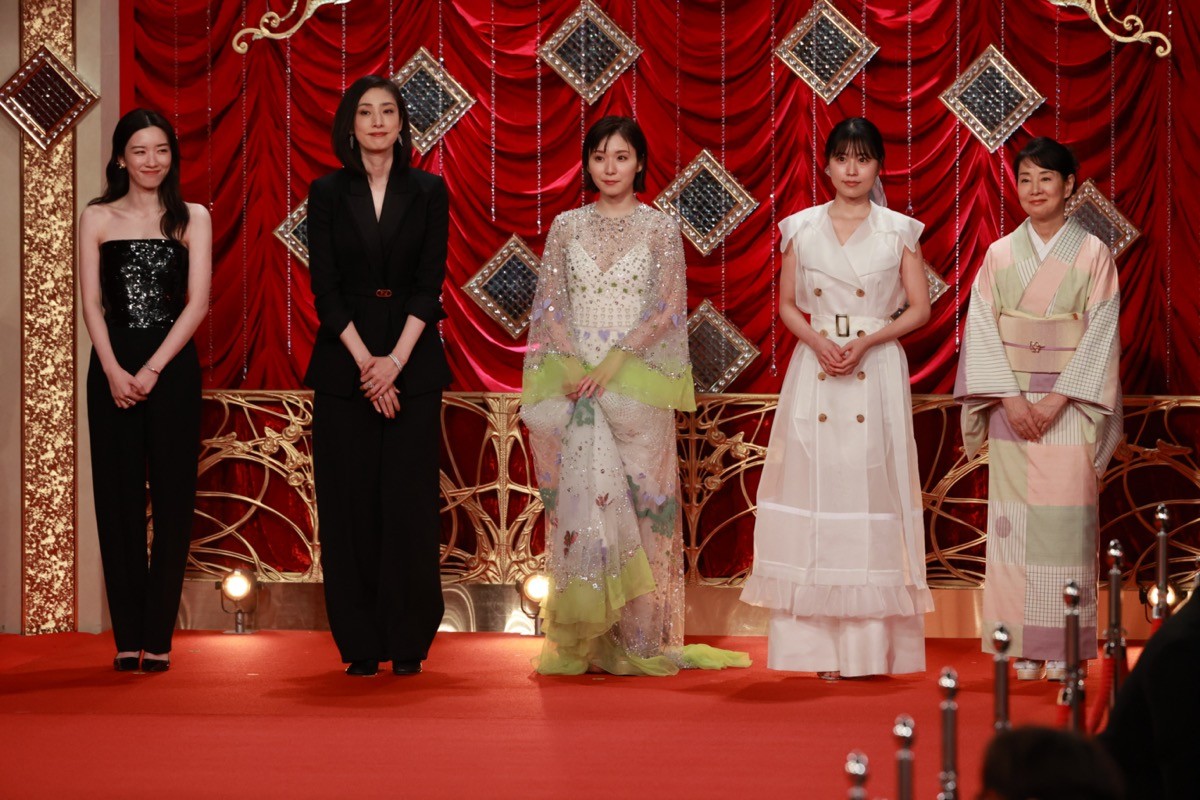 ＜第45回日本アカデミー賞＞豪華俳優・女優陣、レッドカーペットに華やかな装い