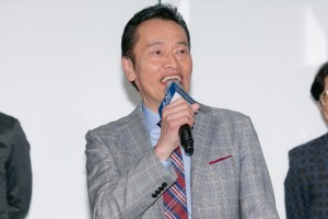 遠藤憲一、『劇場版ラジエーションハウス』完成披露舞台あいさつに登場