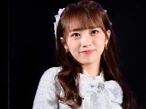 AKB48第17期生お披露目会に出席したAKB48グループ総監督・向井地美音