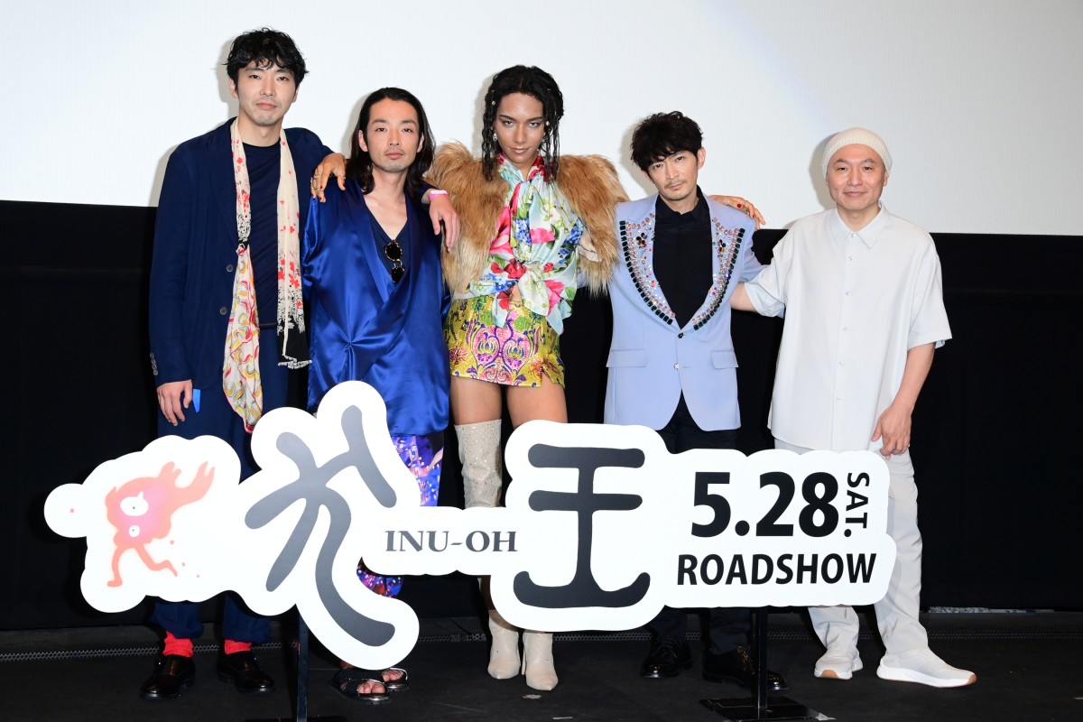 映画『犬王』初日舞台あいさつに登壇した(左から)柄本佑、森山未來、アヴちゃん、津田健次郎、湯浅政明監督