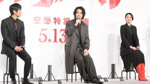 映画『シン・ウルトラマン』完成報告会に出席した（左から）西島秀俊、斎藤工、長澤まさみ