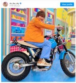 【写真】りんたろー。憧れのキムタク『ビューティフルライフ』愛用バイクに少年のような笑顔