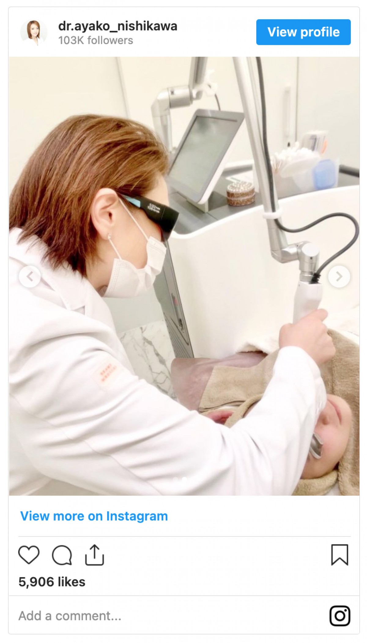脳内出血から仕事復帰の西川史子、施術する姿を公開「やはり白衣が似合う」
