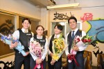 ドラマ『インビジブル』よりクランクアップした（左から）西村元貴、堀田茜、有岡大貴（Hey！Say！JUMP）、桐谷健太