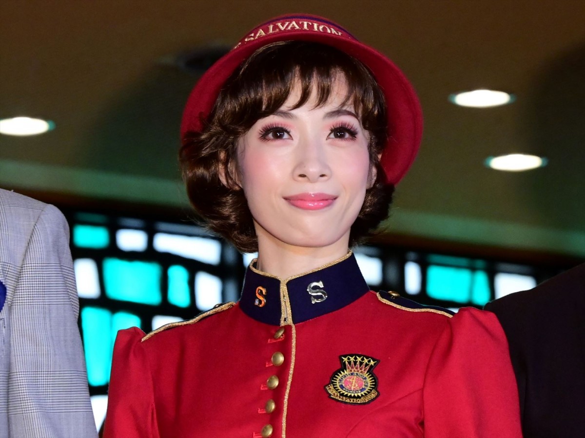 井上芳雄「一種禁断の…」明日海りおとのラブストーリーを語る