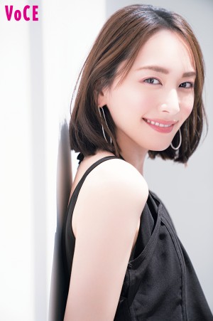 新垣結衣、3年ぶりに「VOCE」登場！　女神そのものな透明感を放つ