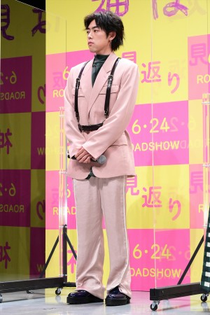 吉村界人、映画『神は見返りを求める』完成披露試写会イベントに登場