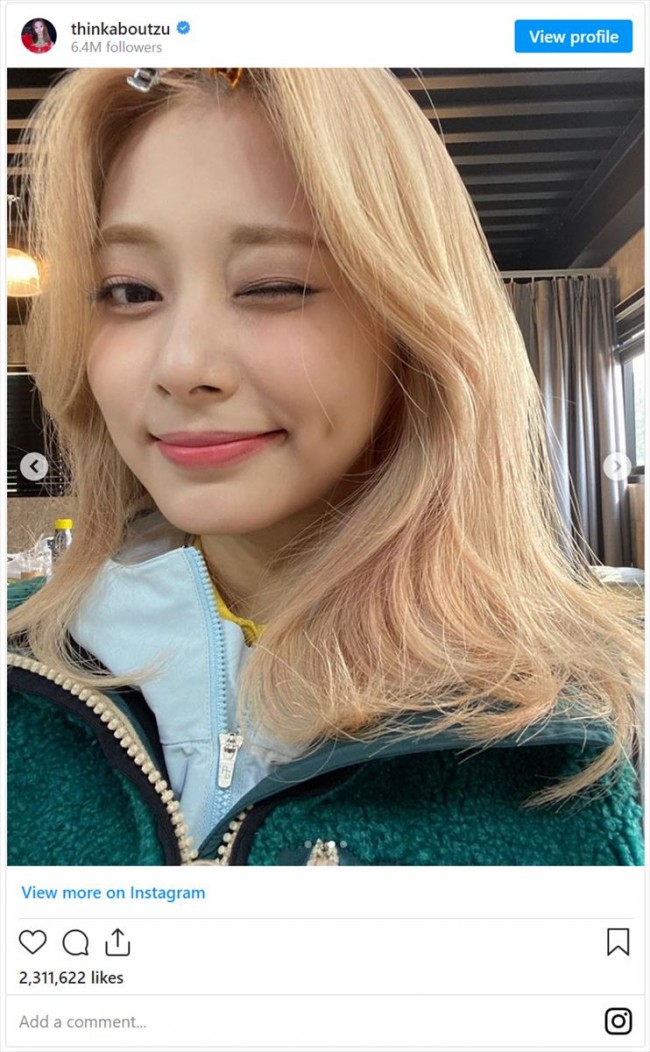 写真）TWICE ツウィの金髪ショット“200万いいね”超す、LE SSERAFIM