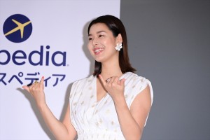 すみれ、出産後初のイベント「エクスペディアグループ 最新旅行トレンド発表会」に登場