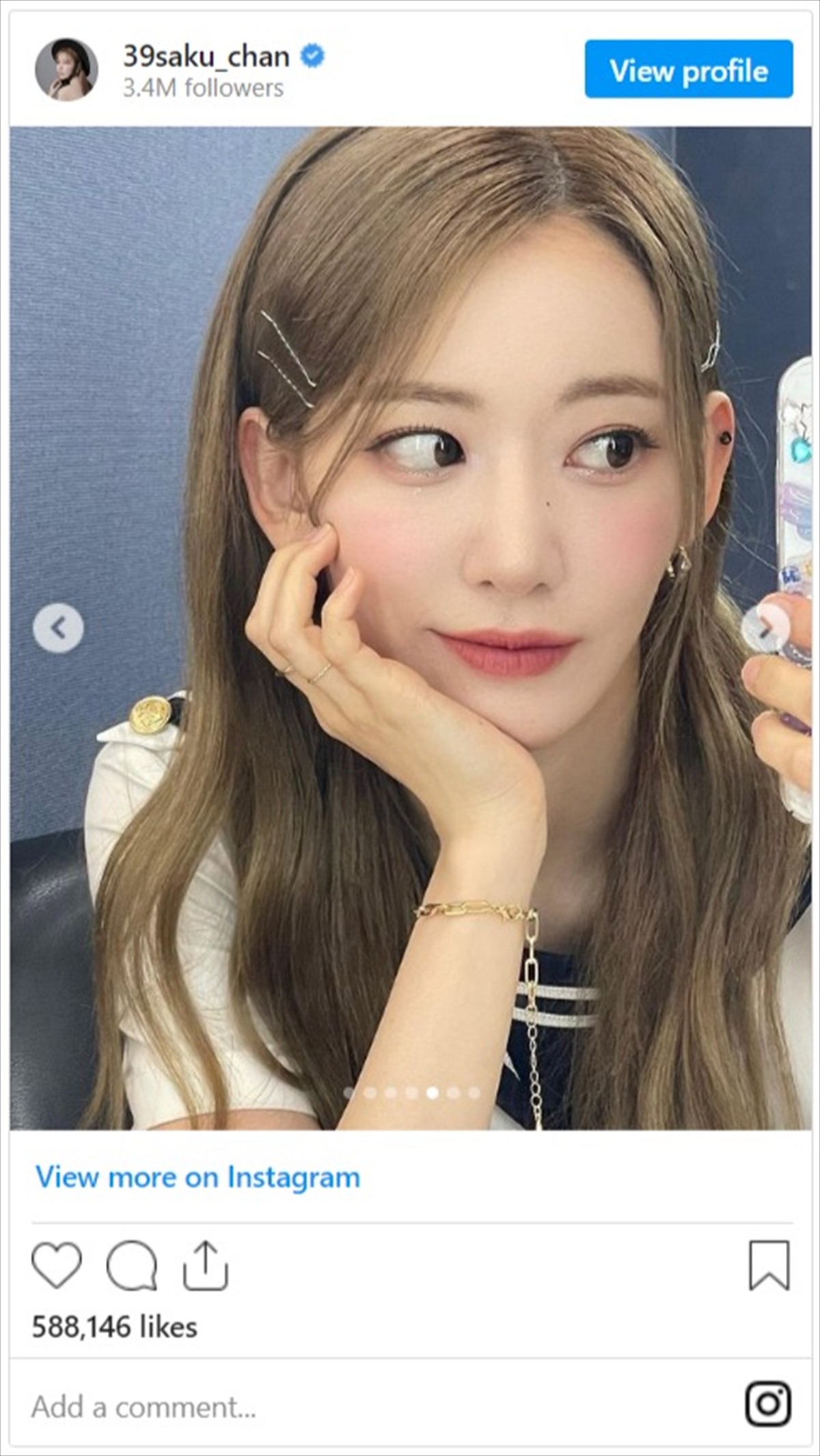 宮脇咲良、かわいすぎるセーラールックに反響「ウエスト細すぎっっ！」