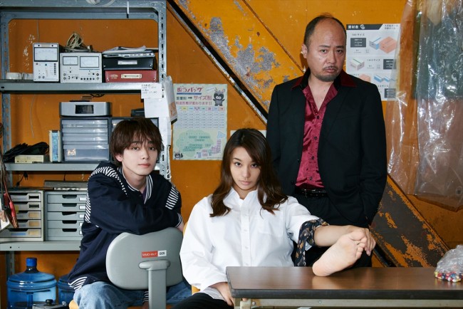 ドラマ『闇金ウシジマくん外伝 闇金サイハラさん』ライノーローン集合写真