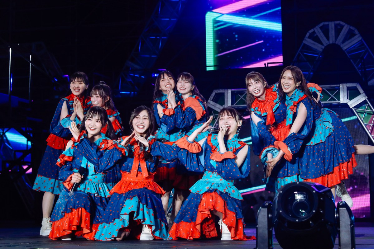 日向坂46、“W-KEYAKI FES.”で欅坂46曲を披露　ラストで会場は欅坂×櫻坂×日向坂カラーに
