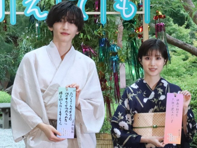 映画『今夜、世界からこの恋が消えても』七夕願いごとイベントに出席した(左から)道枝駿佑、福本莉子