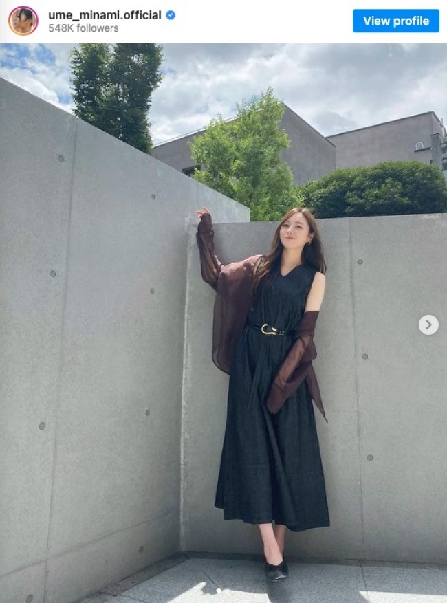 身長170cmの梅澤美波　※「乃木坂46・梅澤美波」インスタグラム