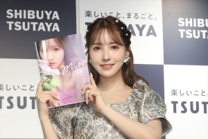 三上悠亜、スタイルブック『Miss』出版記念記者会見に登場