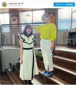 【写真】芳根京子、岡崎紗絵の頭を“ポンポン”　『オールドルーキー』オフショット
