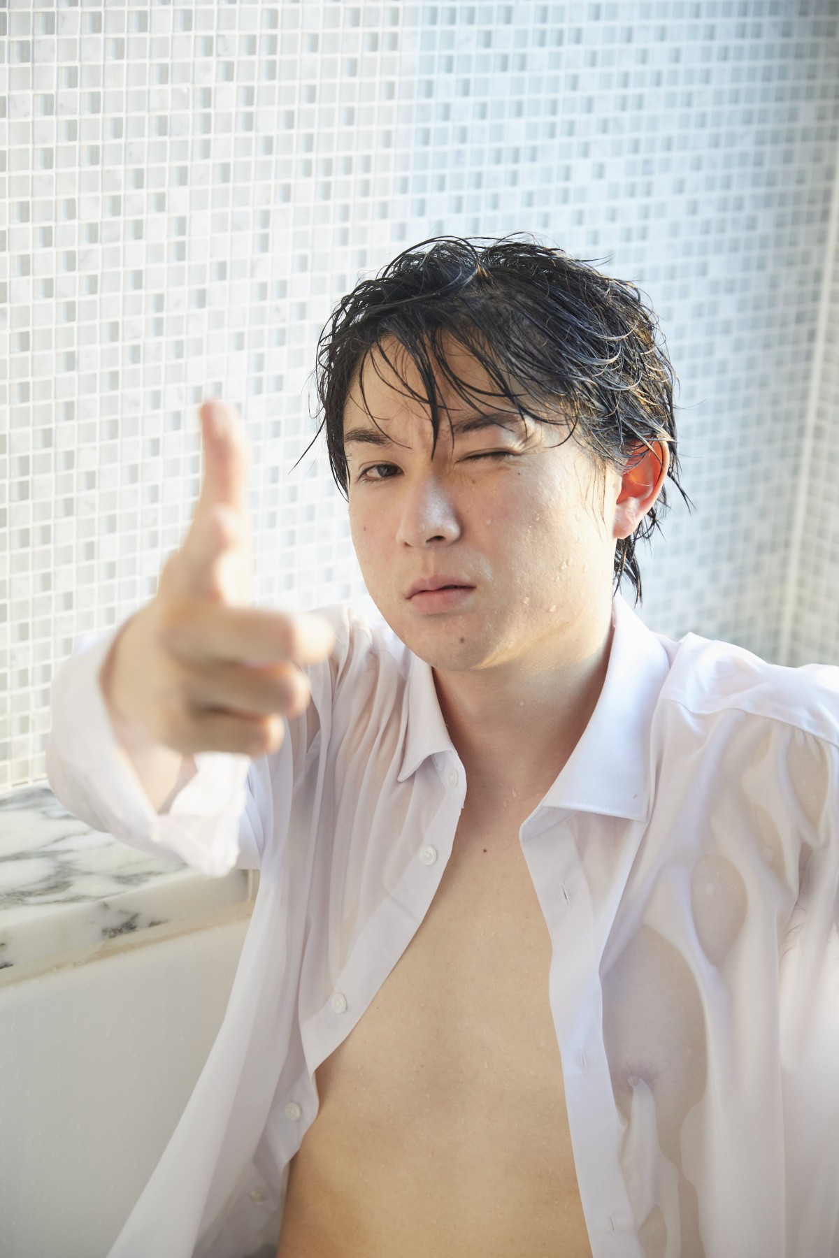水川かたまり“ビジュ爆発”決意の「袋とじカット」先行公開！『空気階段の踊り場』初の公式本