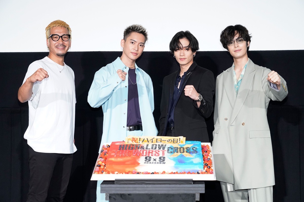 「ハイローの日」記念イベントにサプライズ登壇した(左から)うえきやサトシ、三山凌輝、川村壱馬、塩野瑛久
