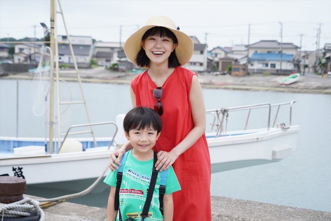 ドラマ『ファーストペンギン！』親子役・奈緒＆石塚陸翔のクランクインの様子