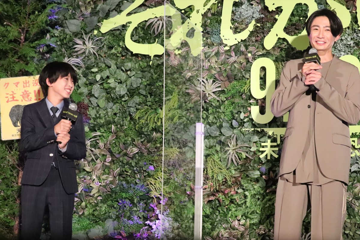 映画『“それ”がいる森』公開前夜祭に出席した(左から)上原剣心、相葉雅紀