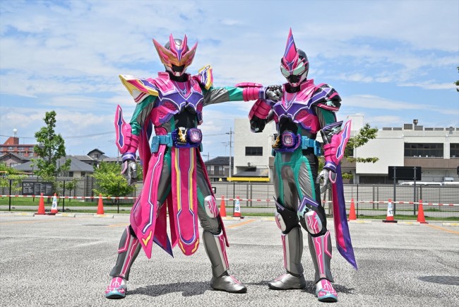 Vシネクスト 仮面ライダーリバイス Tvキャスト再集結 Edテーマ 新強化フォームが解禁に 22年9月15日 写真 Recommend 映画 ニュース クランクイン