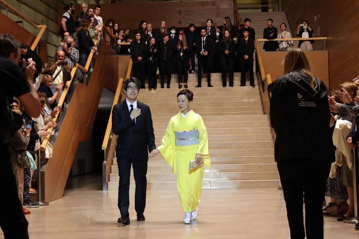 原田美枝子、感極まり涙　『百花』川村元気監督とサン・セバスティアン国際映画祭に登場