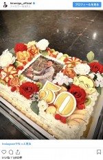 郷ひろみのバースデー＆デビュー50周年祝福のケーキ　※「郷ひろみ」インスタグラム
