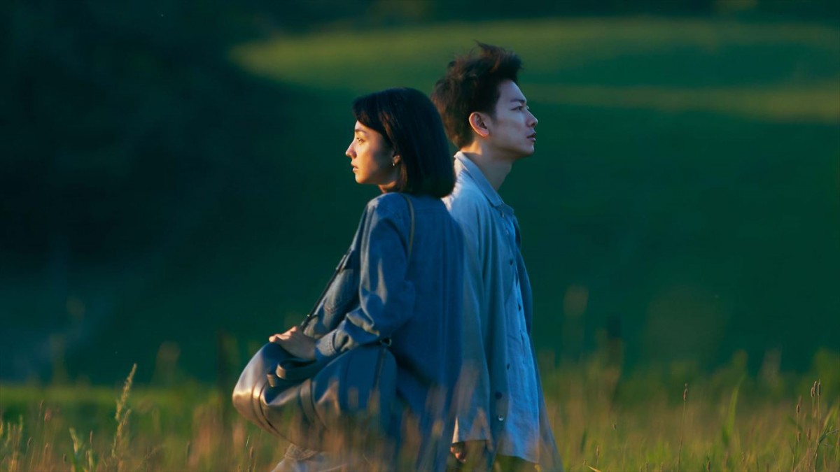 満島ひかり×佐藤健『First Love 初恋』場面写真初解禁　20余年の時を紡ぐ壮大な愛の物語