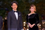 「第35回東京国際映画祭」オープニングレッドカーペットに登場した大泉洋、柴咲コウ