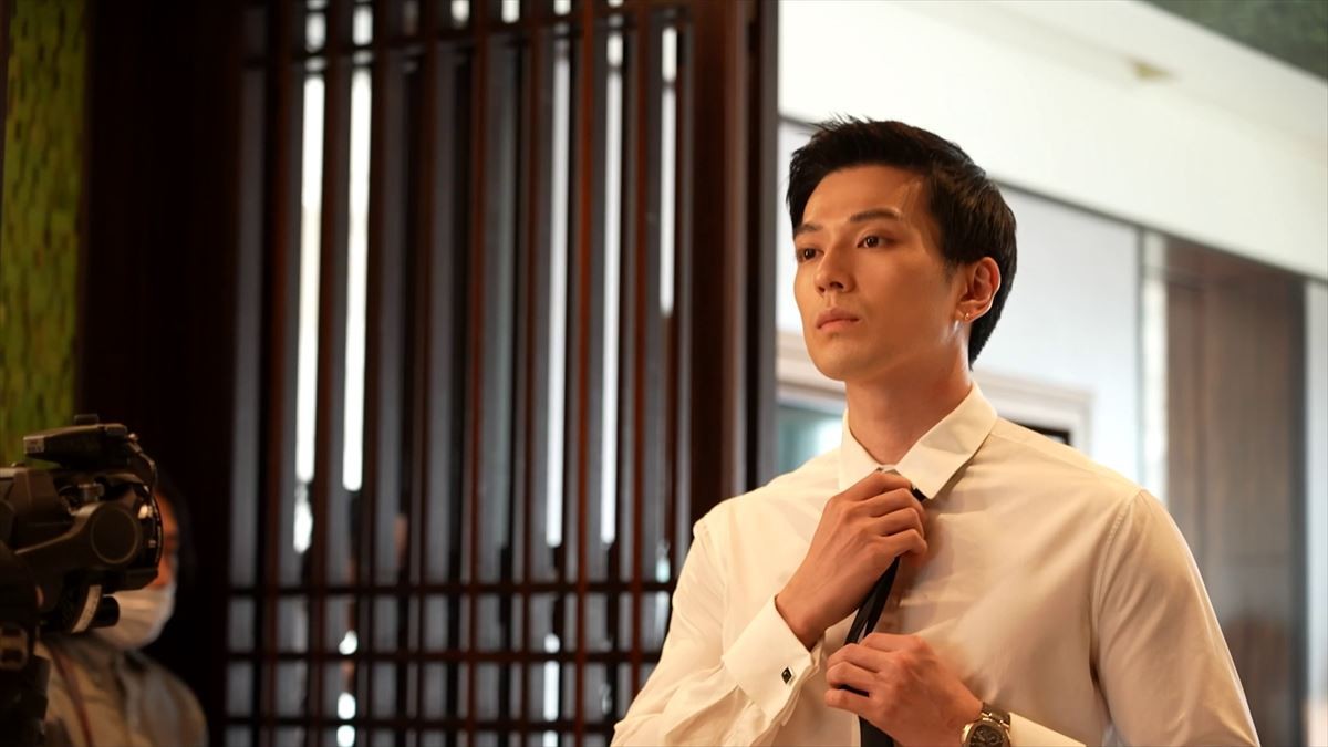 新田真剣佑とまるでホテルでお泊りデート気分!?　大人の色気あふれる新CMにドキッ