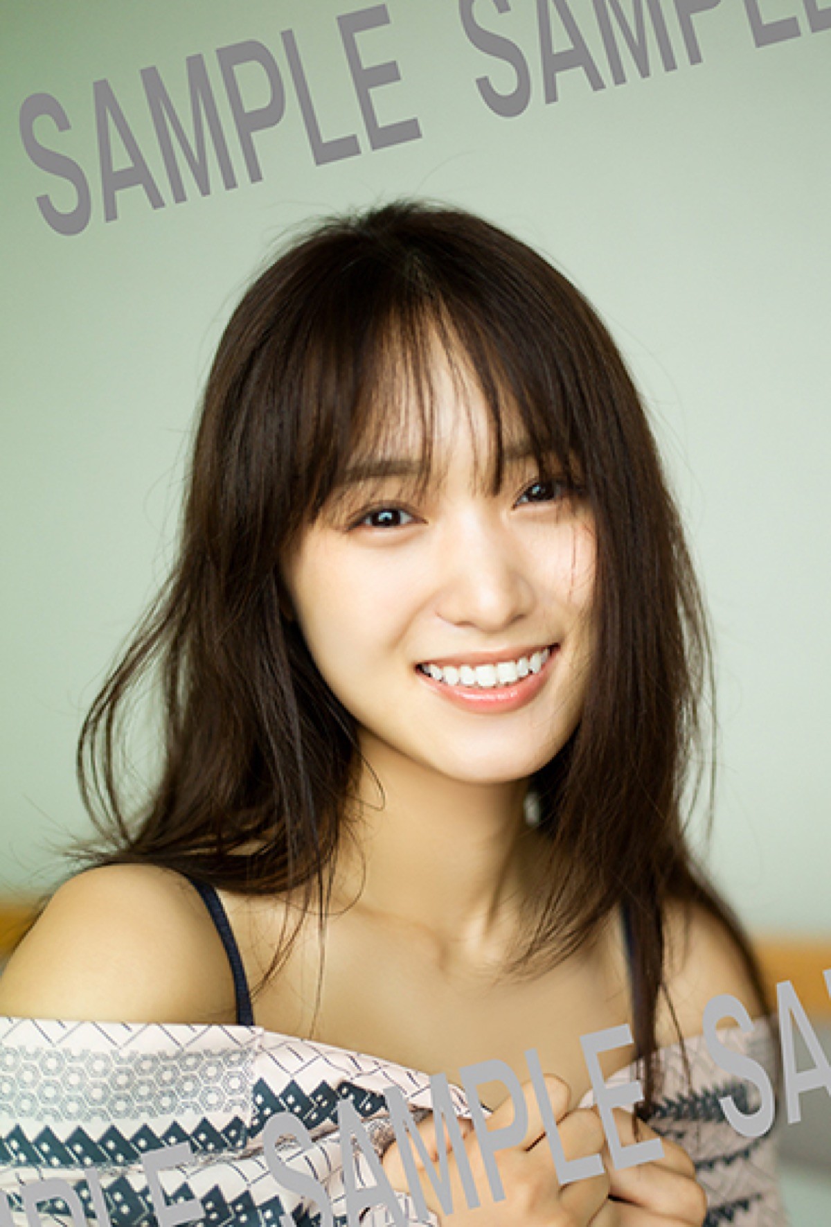 櫻坂46・菅井友香、卒業イメージの乗馬カット＆写真集ポストカード絵柄公開