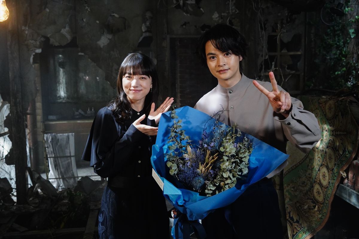 瀬戸康史、『霊媒探偵・城塚翡翠』クランクアップ「また僕も出られたらいいな、なんてね！（笑）」