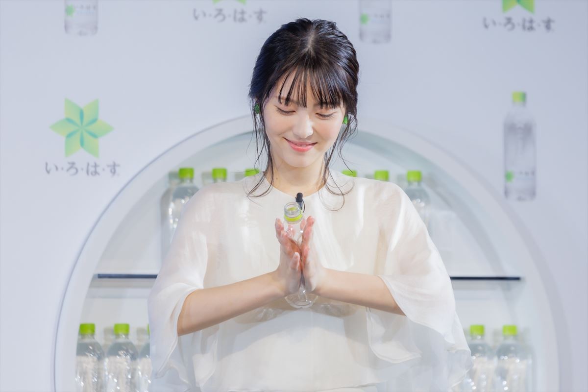浜辺美波、いまだに持ち続ける幼少期の夢は「家族全員でカシオペア紀行に」