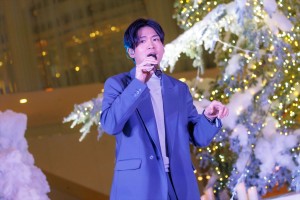 松下洸平、「『WHITE KITTE』白い森を彩る 光と音の点灯式」に登場