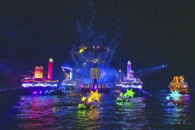 ミッキー ミニーがキス Tds新しい夜のショー ビリーヴ ついにスタート 東京ディズニーシー 22年11月11日 写真 特集 レポート クランクイン トレンド