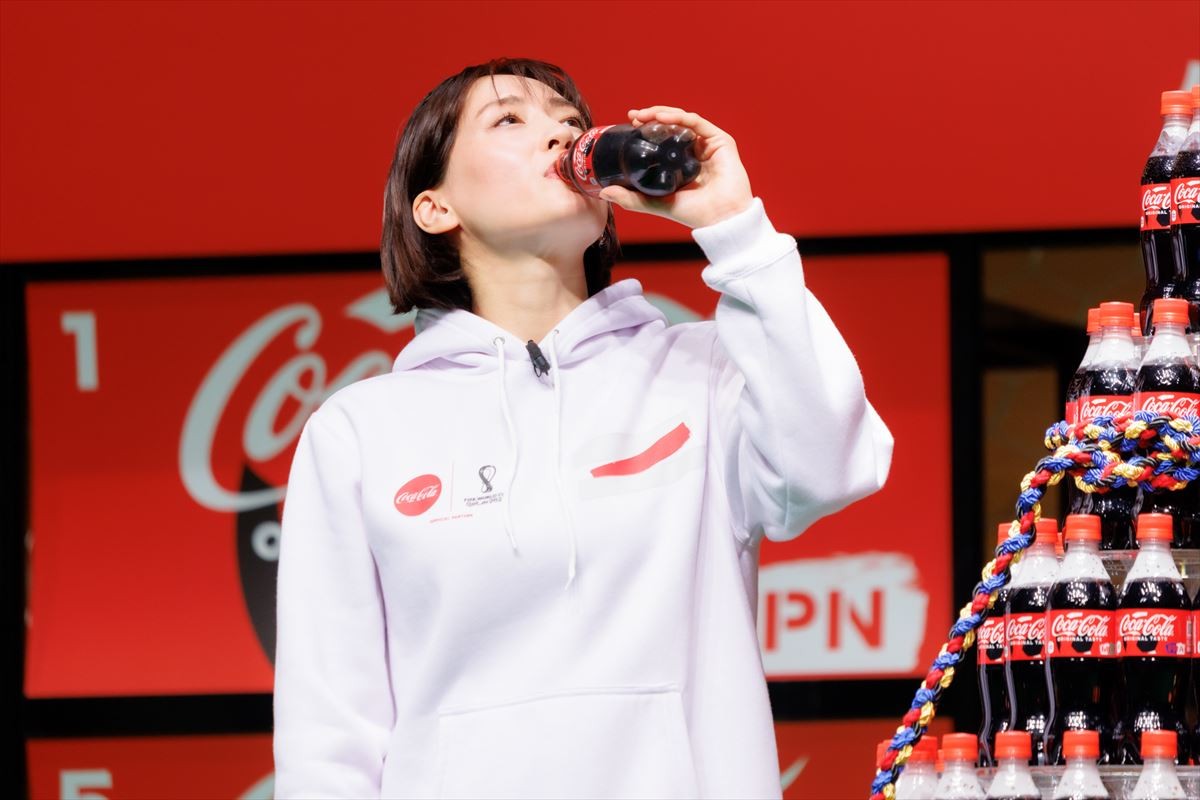 綾瀬はるか、ボールで的を狙い撃ち　中村俊輔が絶賛「本番に強い方なんだな」