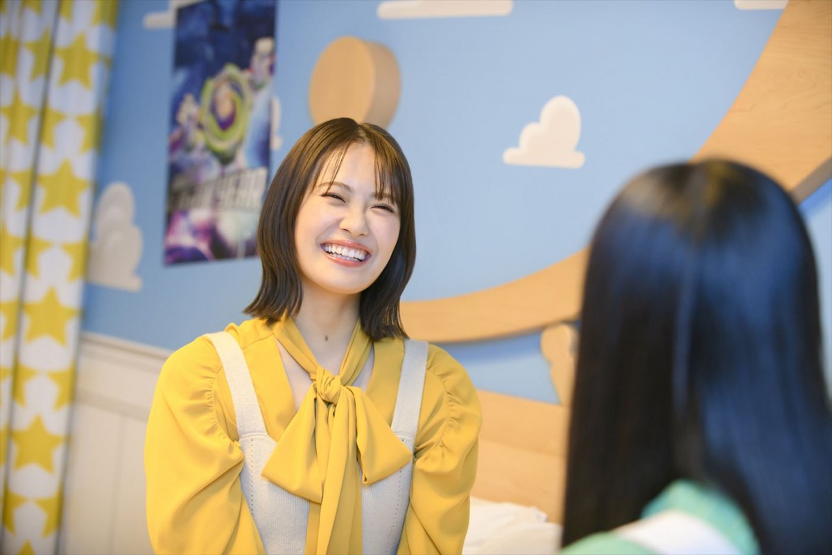 乃木坂46・遠藤さくら＆清宮レイが『トイ・ストーリー』コーデで登場　「ディズニー★JCBカード」新CM