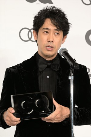 大泉洋、「GQ MEN OF THE YEAR 2022」フォトコールに登場
