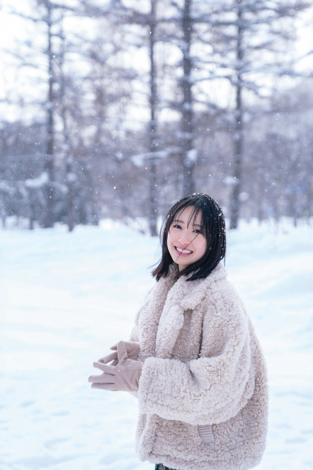日向坂46・金村美玖1st写真集『羅針盤』通常版裏表紙