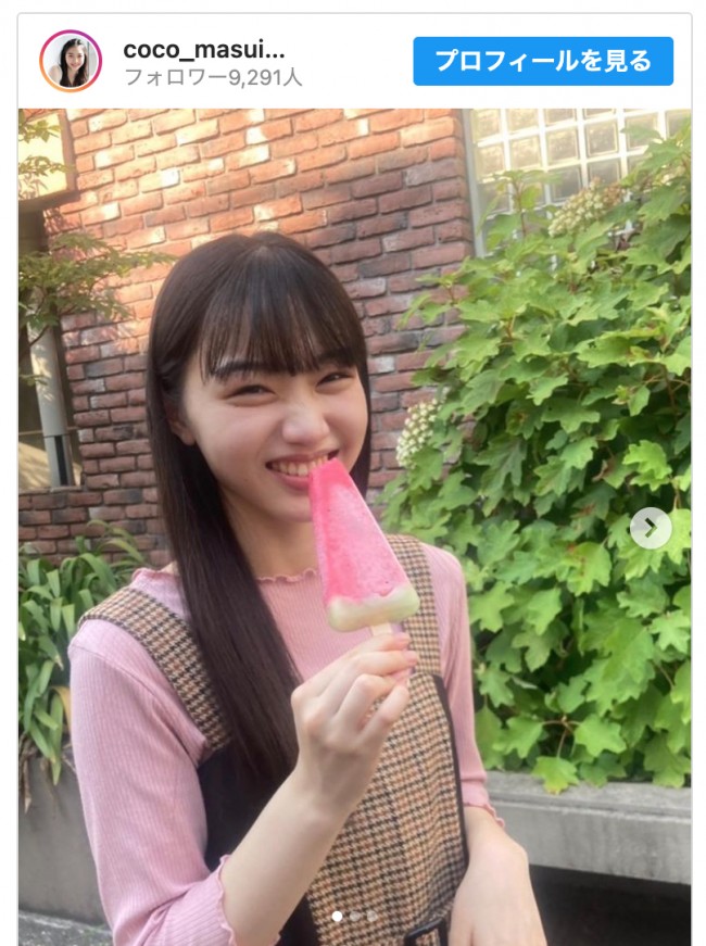 笑顔がかわいい…増井湖々のオフショット ※「増井湖々」インスタグラム