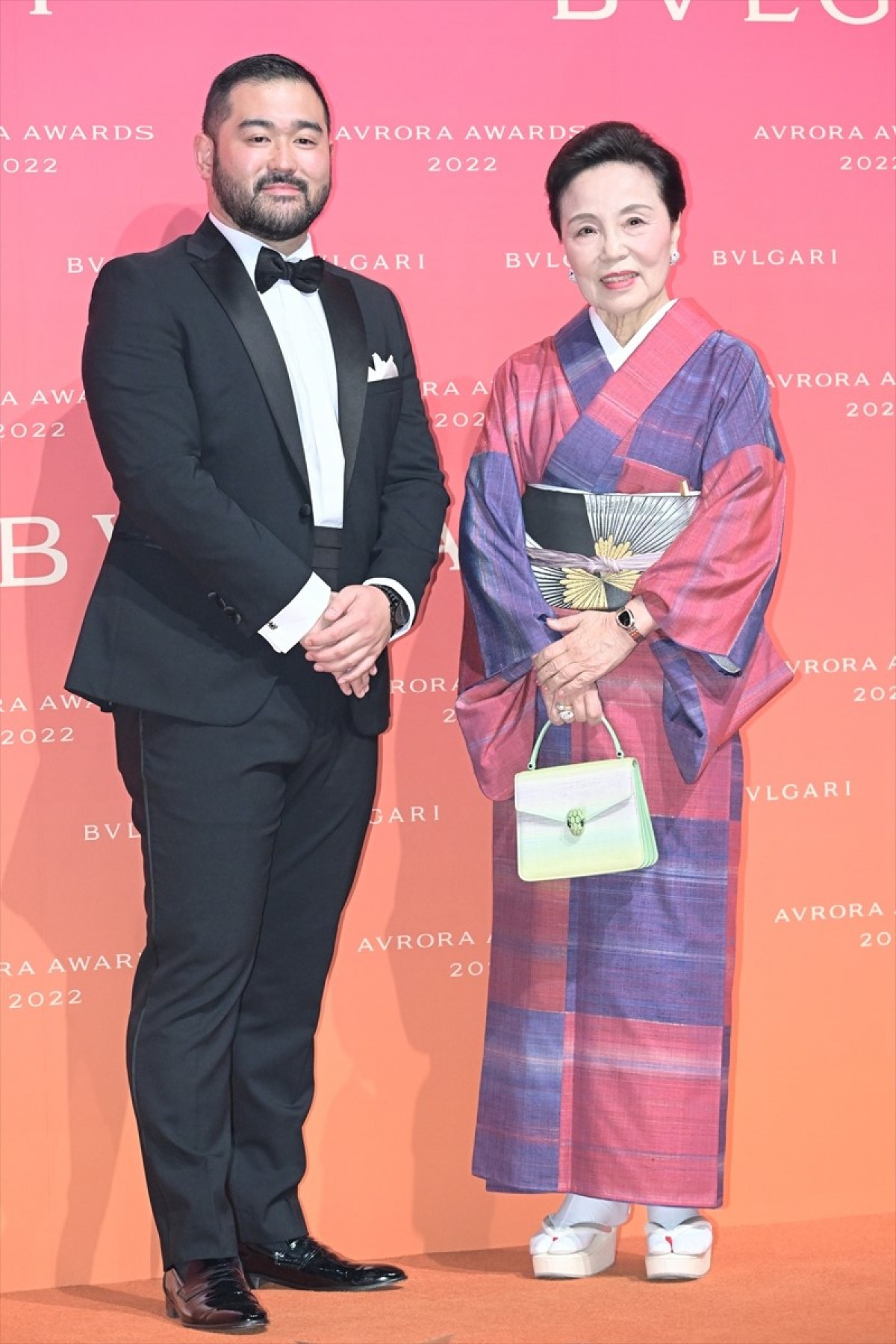 山下智久、ブラックスーツでスタイリッシュに登場　2022年は「幸せな一年を過ごせた」