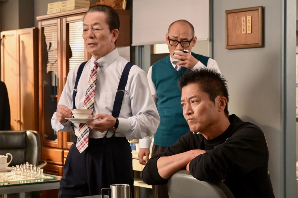 橋本マナミ、怪しげな“黒いコートの女”に！　『相棒』右京と薫が謎の美女の正体に迫る