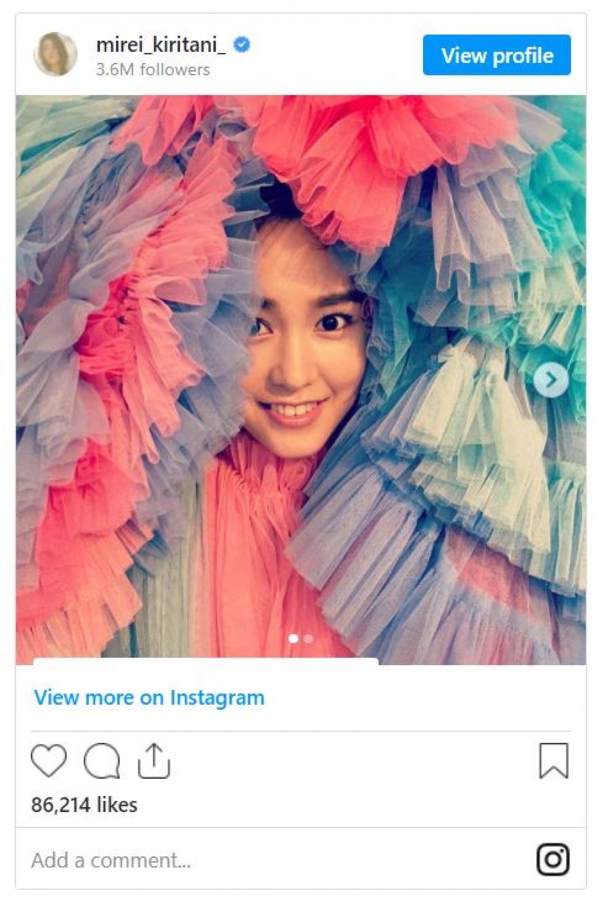 桐谷美玲、もっふもふのカラフルドレス姿に反響「現代の十二単」「お顔がより小さく見えるね」