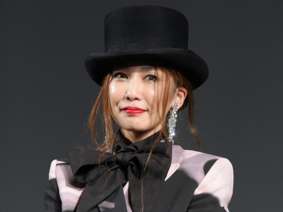 中島美嘉、愛猫とまったりモード　ナチュラルな美しさに「すっぴんですか？」の声