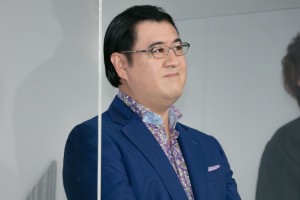 映画『コンフィデンスマンJP 英雄編』初日舞台あいさつに登壇した小手伸也