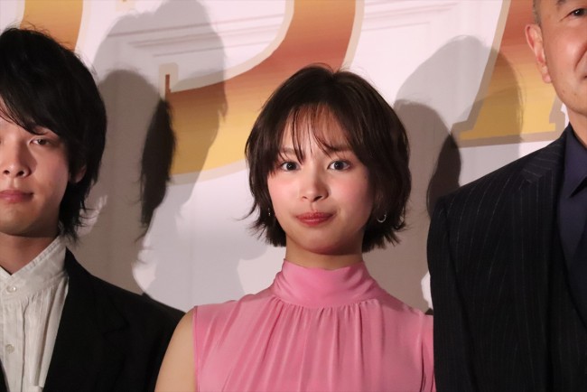 【本作紹介時のみ使用可】映画『ウェディング・ハイ』完成披露舞台あいさつ　20220118実施