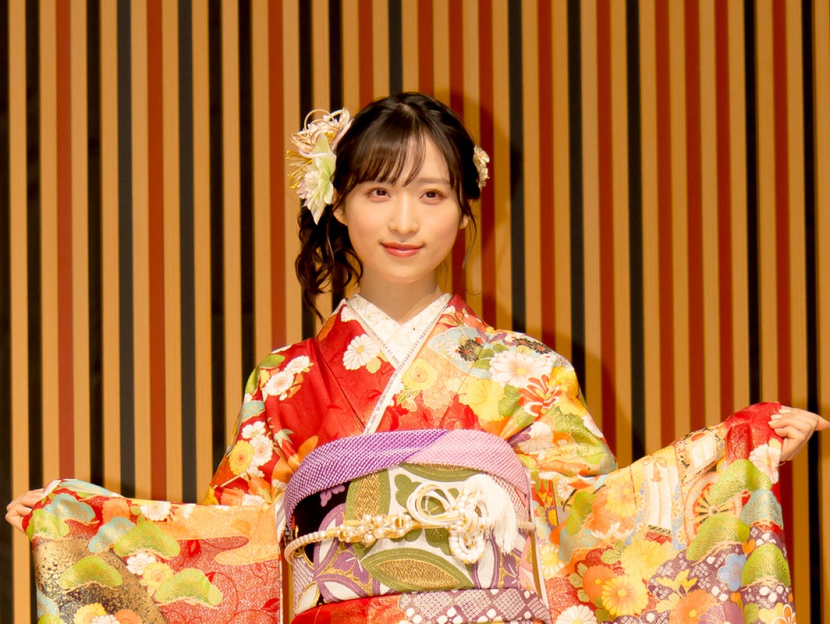 ＜AKB48成人式＞小栗有以・本田仁美ら華やかな振袖姿を披露　“黄金のトライ世代”で「AKB48を引っ張っていきたい」