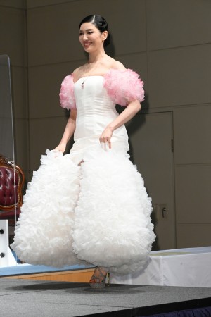 アンミカ、第33回日本ジュエリーベストドレッサー賞 表彰式に登場