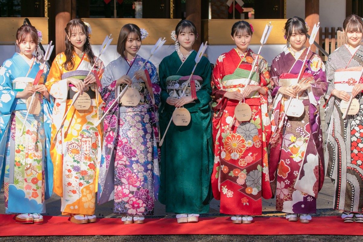 乃木坂46・久保史緒里ら“新・花の2001年組”が新成人　振袖姿お披露目