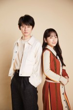 連続テレビ小説『カムカムエヴリバディ』に出演する本郷奏多、川栄李奈